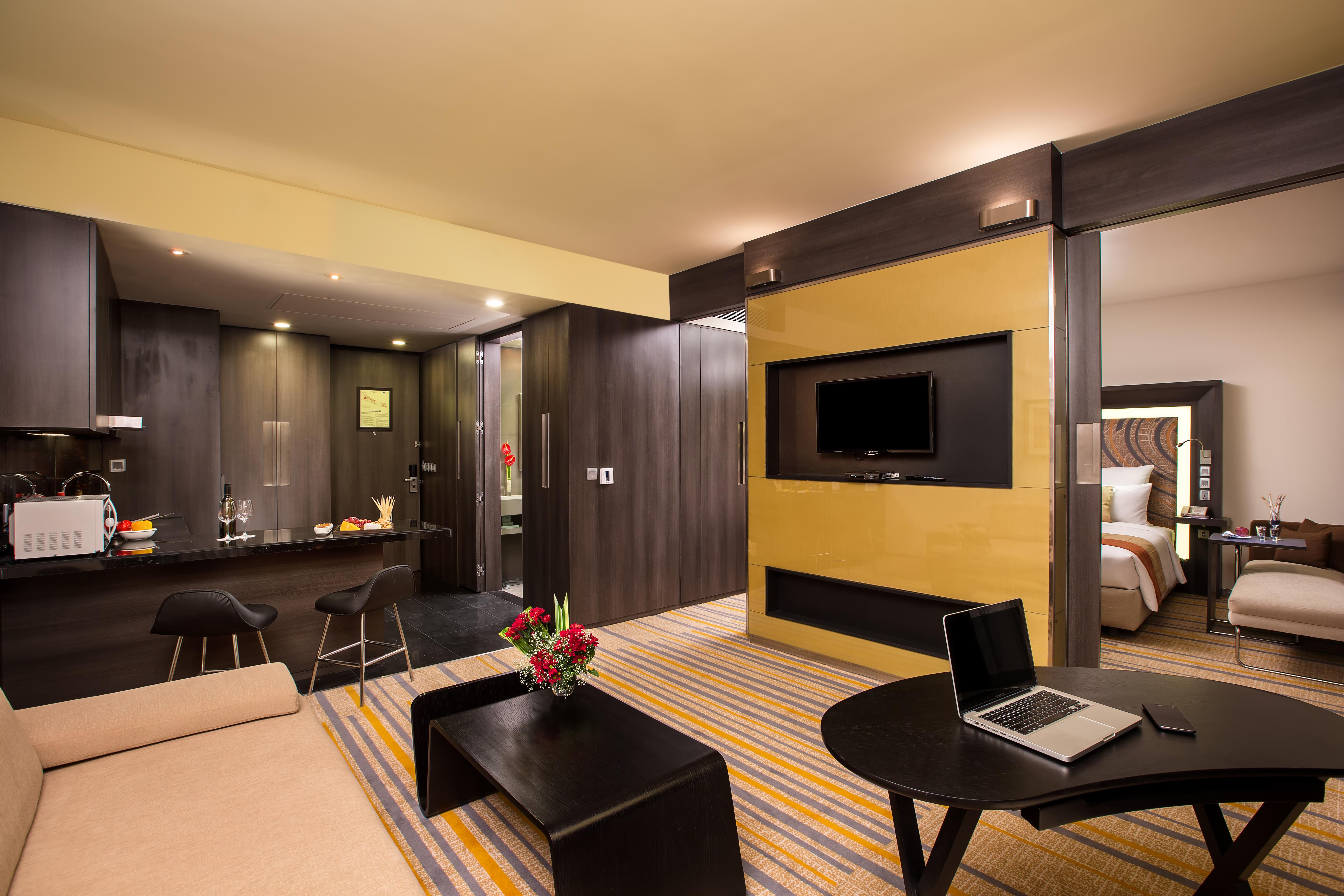 Novotel Kolkata Hotel And Residences Kültér fotó Suite at the hotel