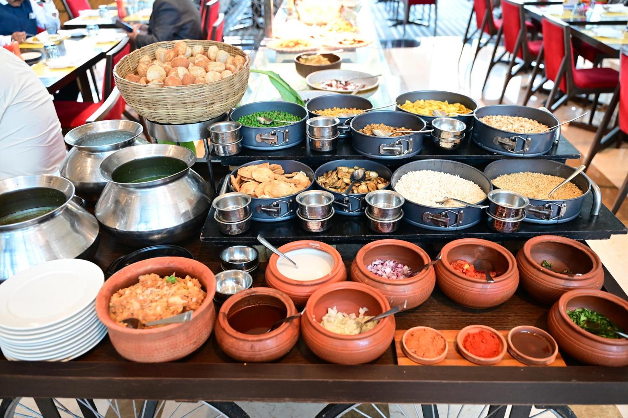 Novotel Kolkata Hotel And Residences Kültér fotó Indian cuisine