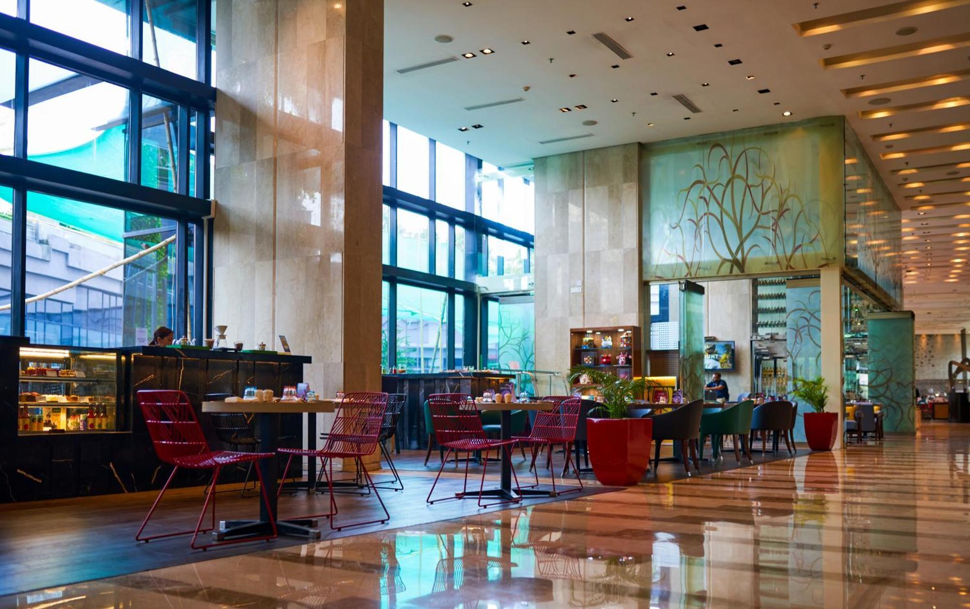 Novotel Kolkata Hotel And Residences Kültér fotó The lobby