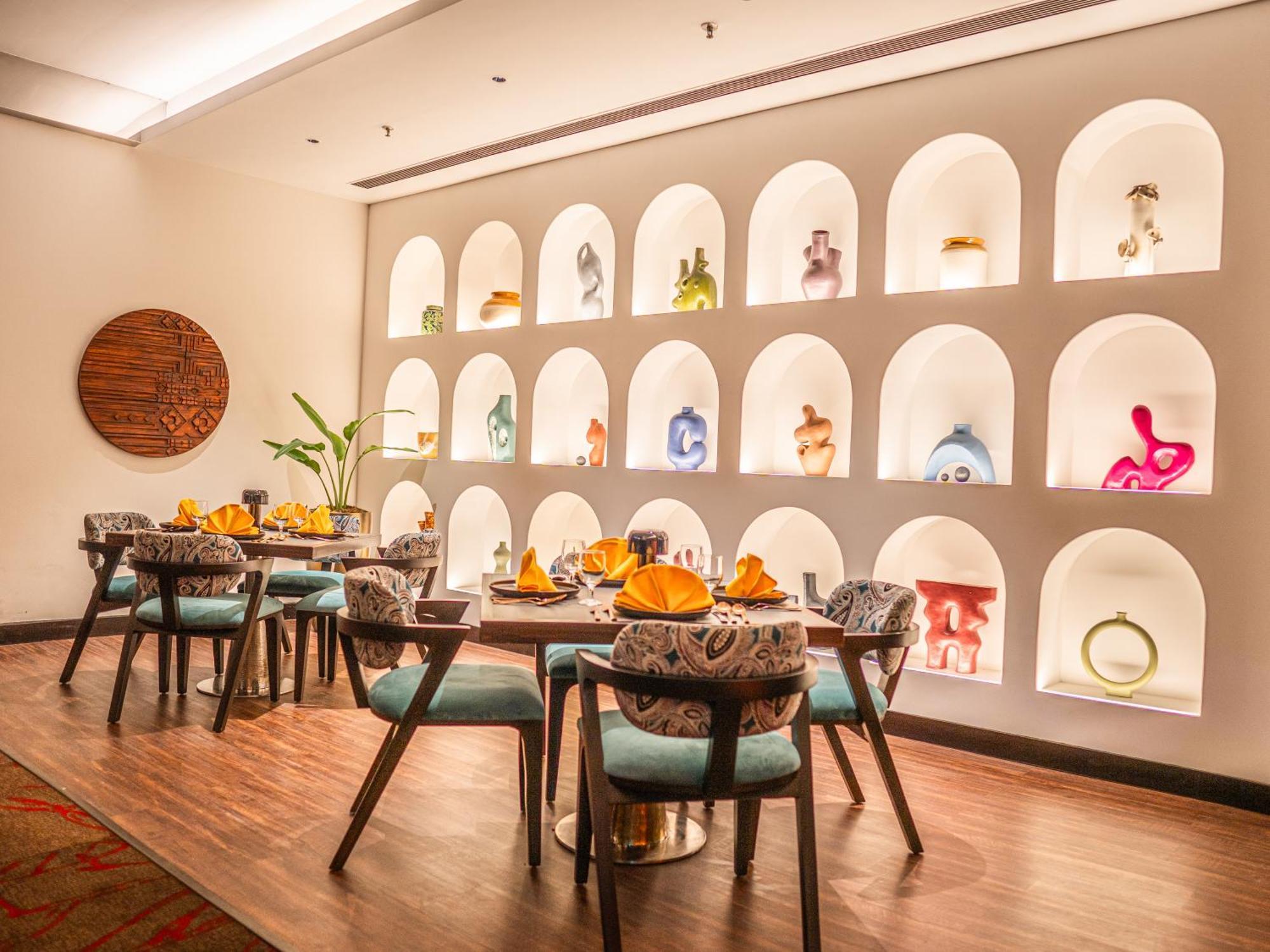 Novotel Kolkata Hotel And Residences Kültér fotó The restaurant at the hotel