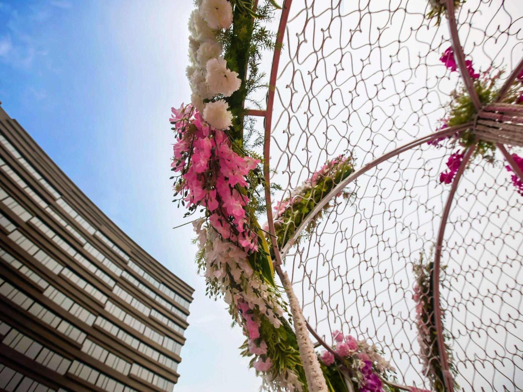 Novotel Kolkata Hotel And Residences Kültér fotó The Flower Dome