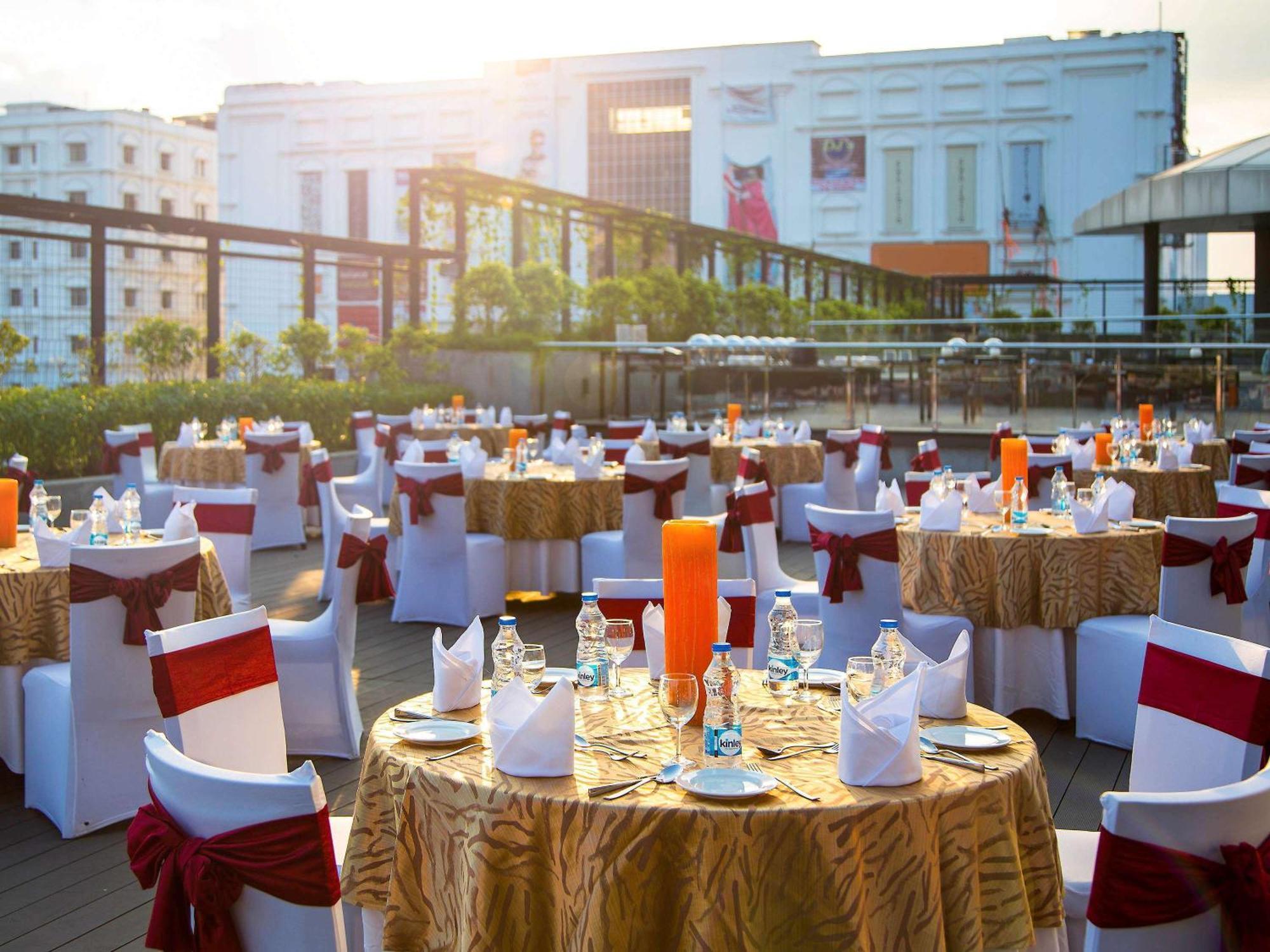Novotel Kolkata Hotel And Residences Kültér fotó The Park, Hyderabad