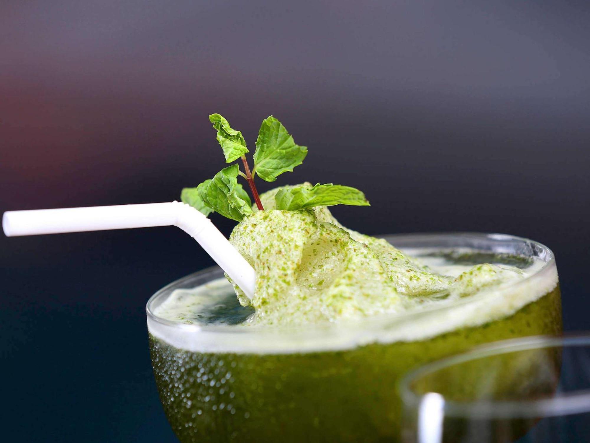 Novotel Kolkata Hotel And Residences Kültér fotó A matcha drink