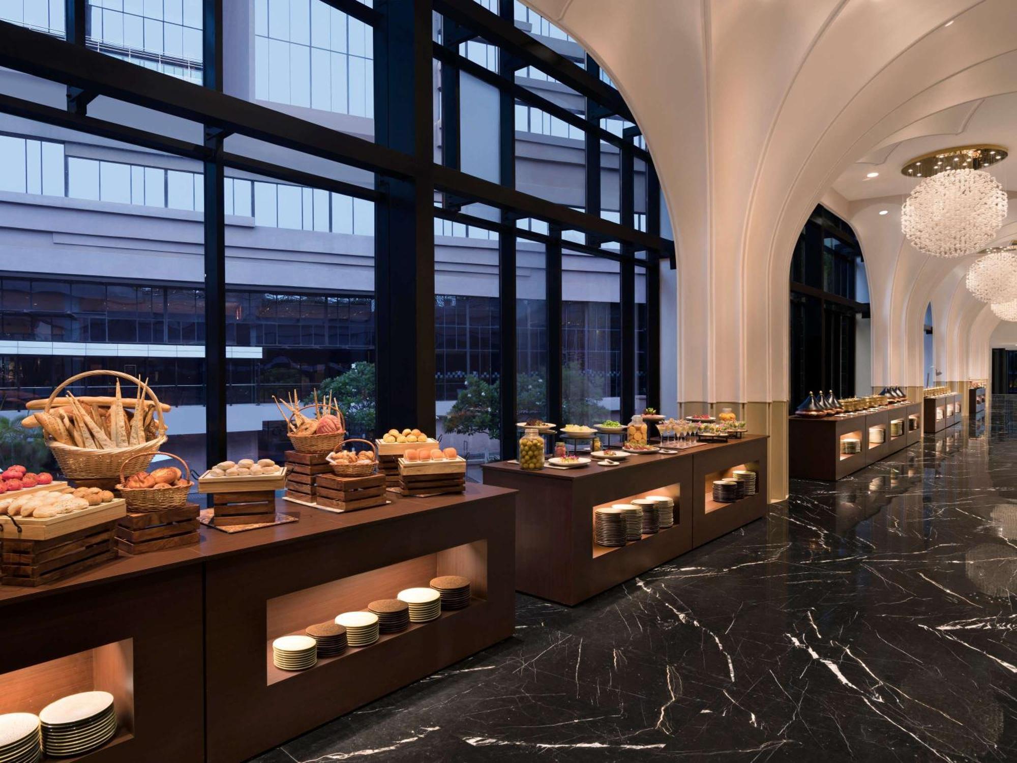 Novotel Kolkata Hotel And Residences Kültér fotó The Lobby