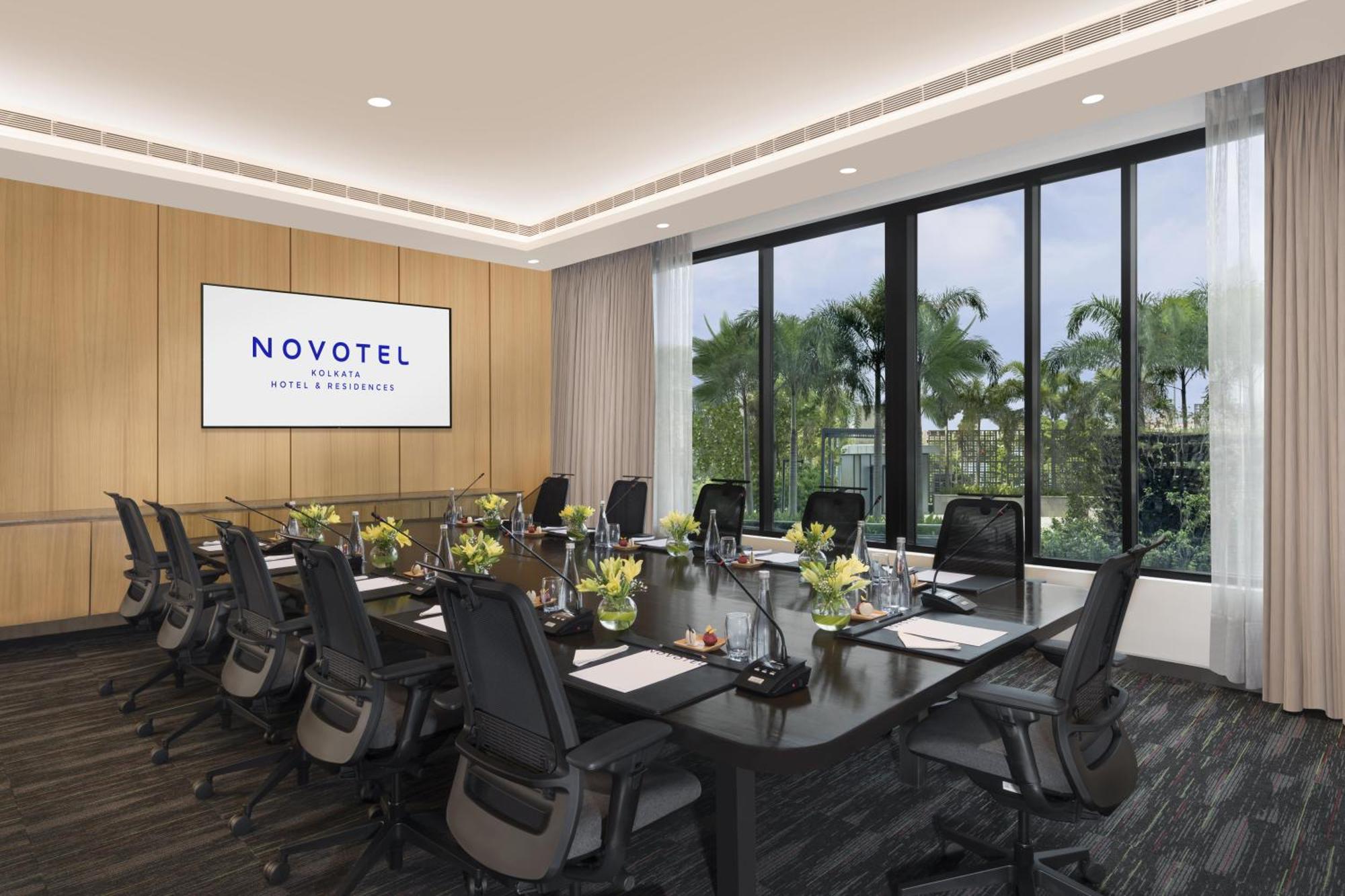 Novotel Kolkata Hotel And Residences Kültér fotó Meeting room