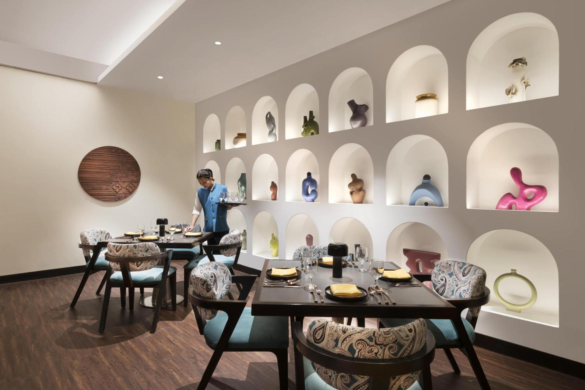 Novotel Kolkata Hotel And Residences Kültér fotó The interior of the restaurant