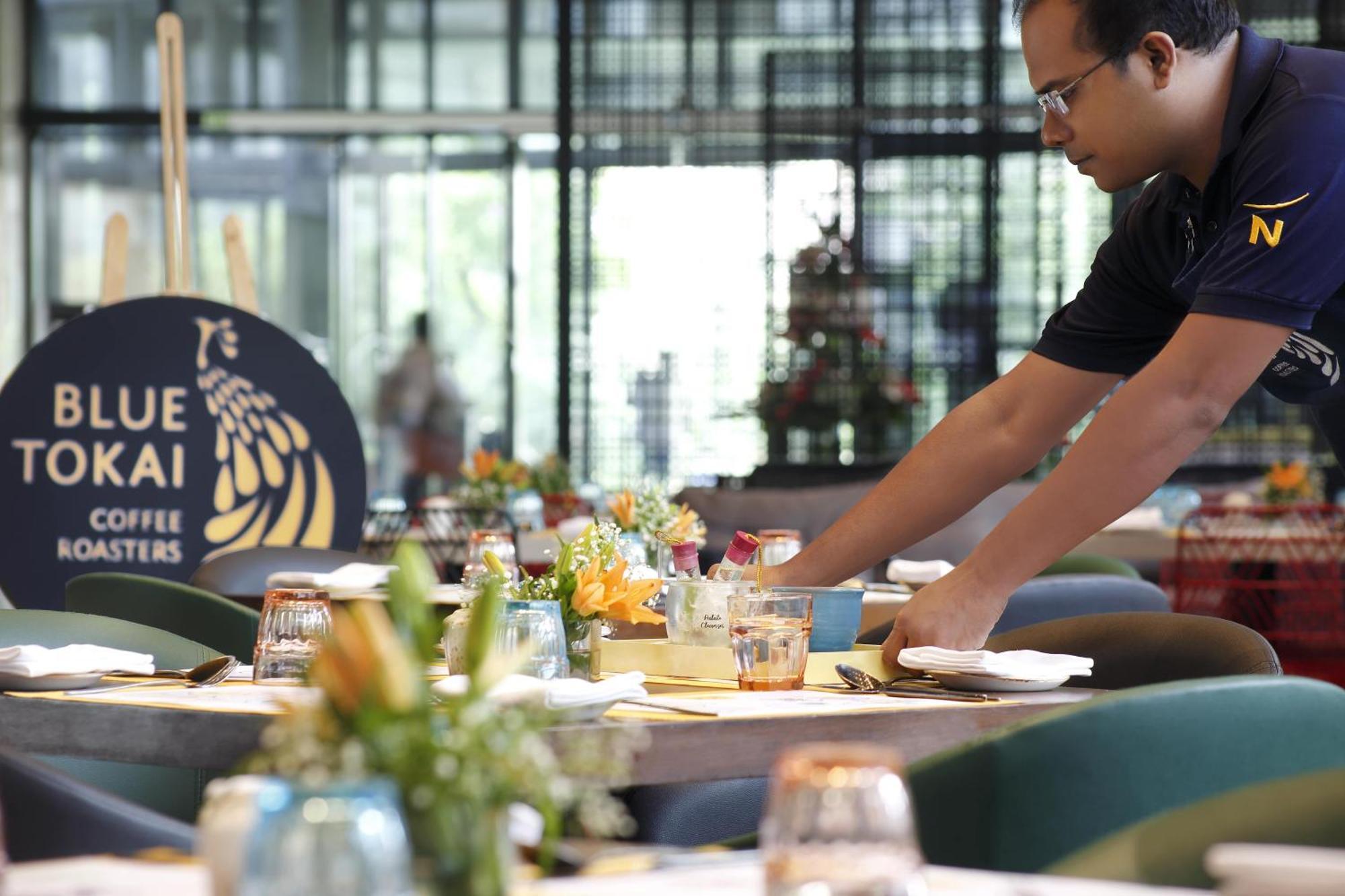 Novotel Kolkata Hotel And Residences Kültér fotó Blue Tokai Coffee Roasters